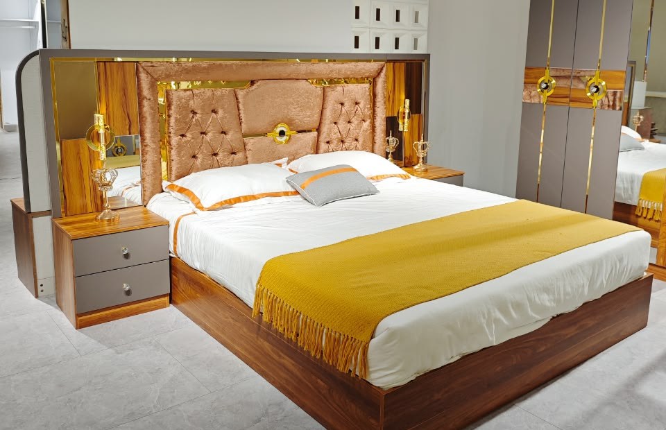 Chambre complète MC915 : tête de lit capitonnée taupe et doré